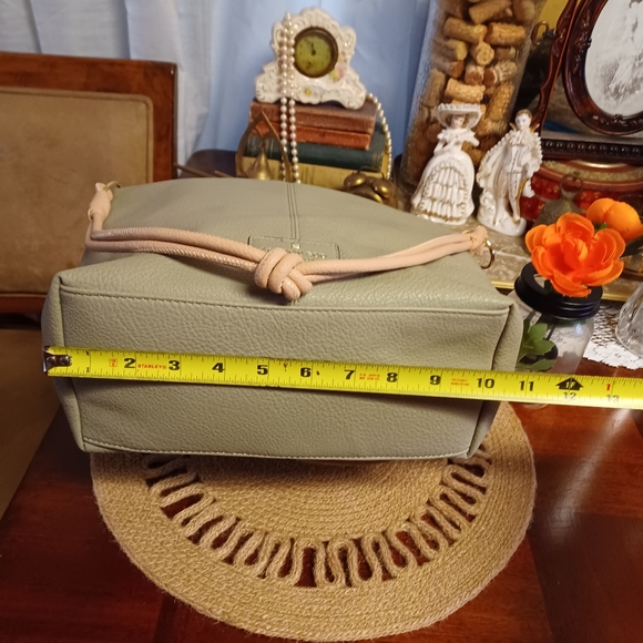 London Fog Collection Sage Green/Cream/Tan Oversized Knotted Strap Bag 12" - Picture 10 of 16